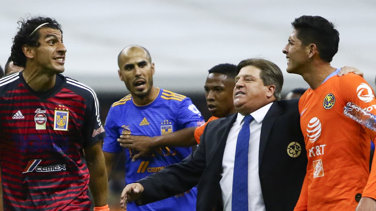 Carlos Salcedo arremete contra Edson Álvarez por supuestas burlas