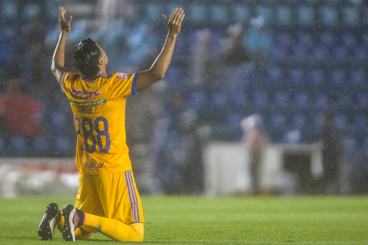 El triunfo era la principal premisa de los visitantes, en medio del diluvio en la cancha.