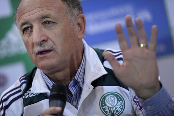 9. Actualmente dirige al Gremio de Porto Alegre, al cual asumió después de ser despedido como entrenador de Brasil en la Copa Mundial pasada. El propio Scolari aún recuerde esos siete goles que le metieron, tal y como nos lo demuestra en la imagen.