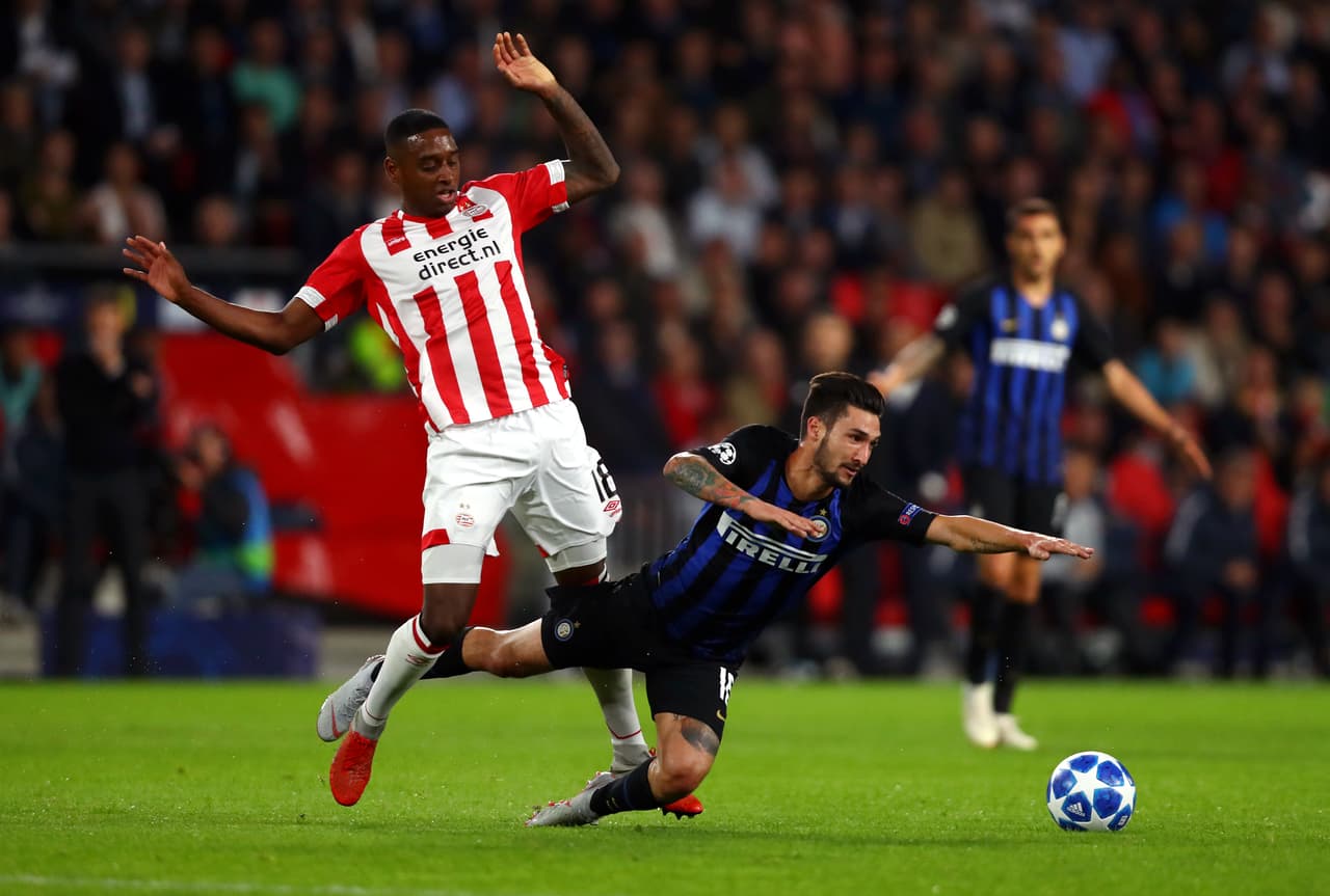 Pero poco a poco los holandeses fueron igualando el juego hasta llegar a dominarlo por algunos minutos.