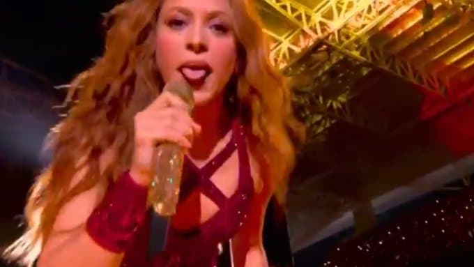 Shakira y Jennifer López protagonizan el show de medio tiempo y los memes no perdonan su actuación.
