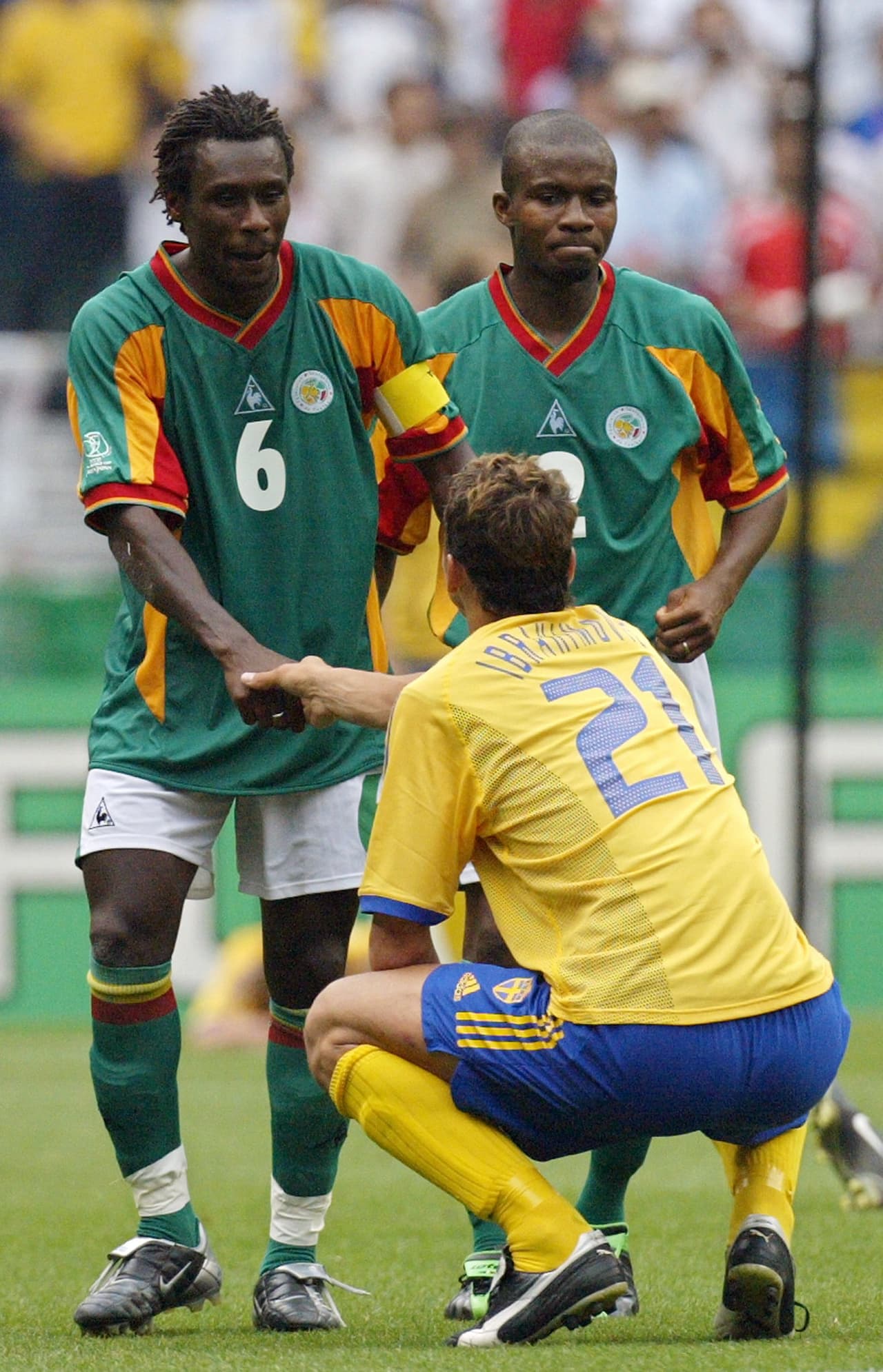 Los africanos noquearon en los tiempos extras 2-1 a una escuadra vikinga, que ya contaba con un joven llamado Zlatan Ibrahimovic.
