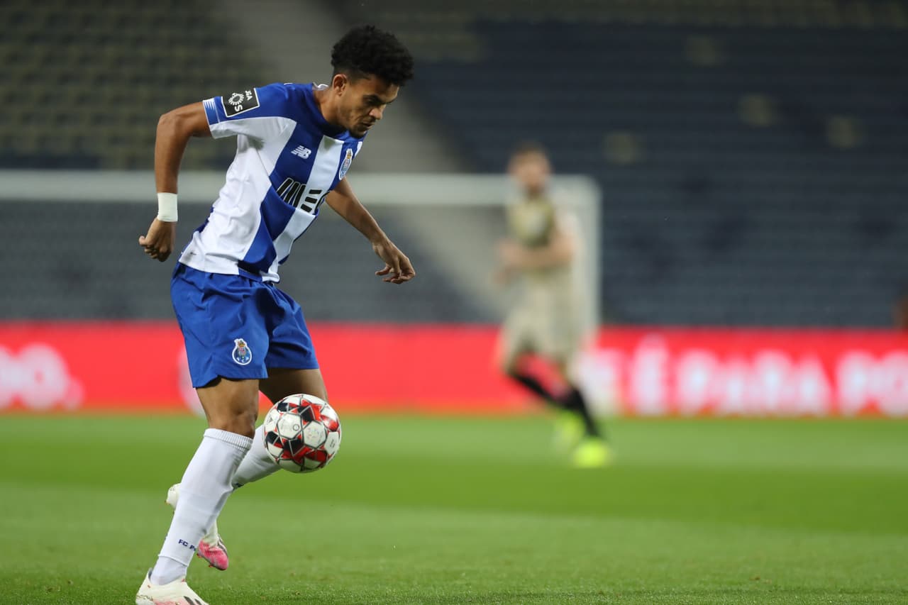 Con doblete de Moussa Marega, gol de Sérgio Oliveira y Alex Telles, el Porto golea en casa al Boavista y se aleja a tres puntod del Benfica en la búsqueda del título.