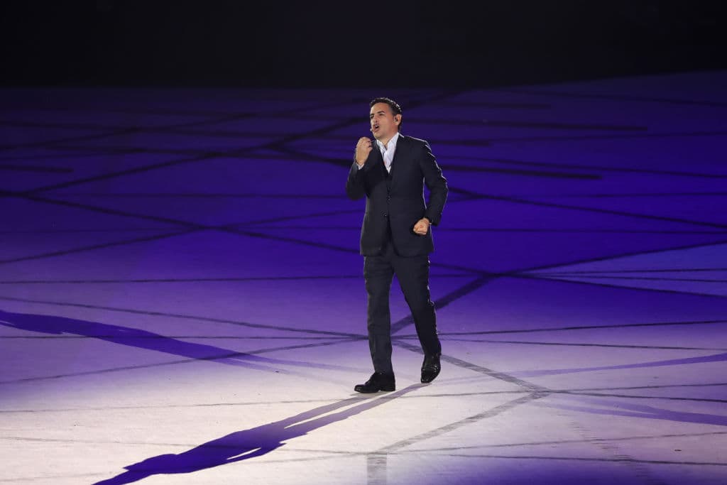 Sale a cantar el operista peruano Juan Diego Florez, quien recibio una ovación de pie.