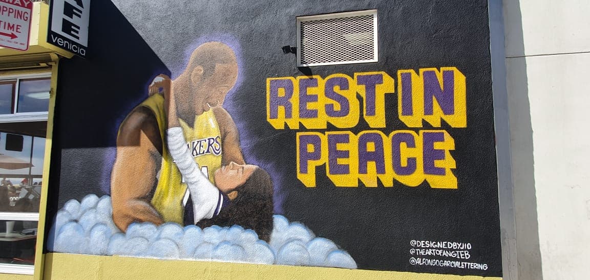 Los Angeles continúa rindiéndole tributo a Kobe y se ilusionan con la llegada del Chicharito al Galaxy.