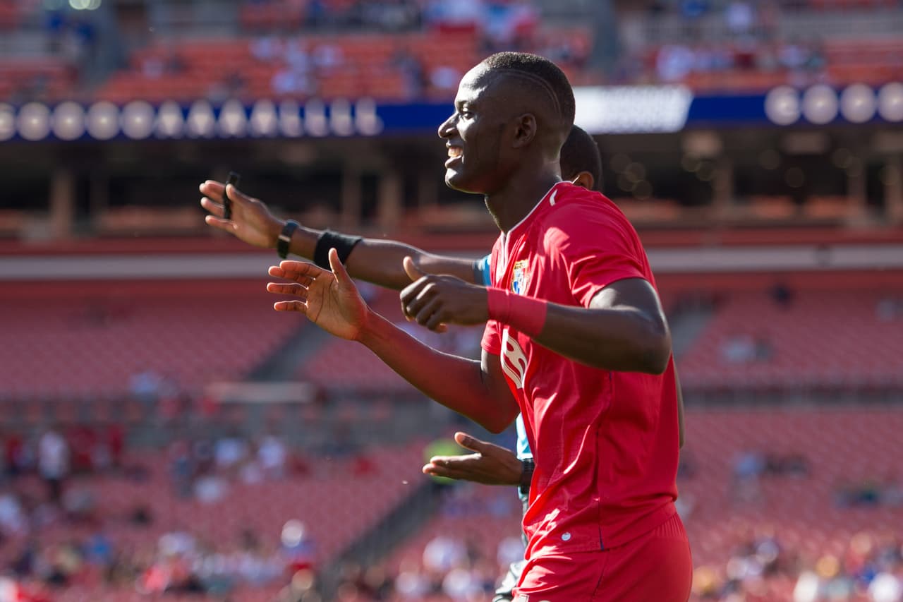 A los 15 minutos llegó el primer gol panameño, obra de Abdiel Arroyo.