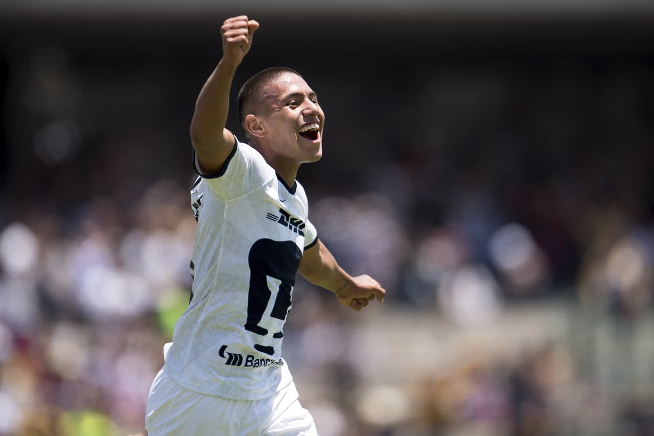 Bryan Mendoza, jugador de Pumas.