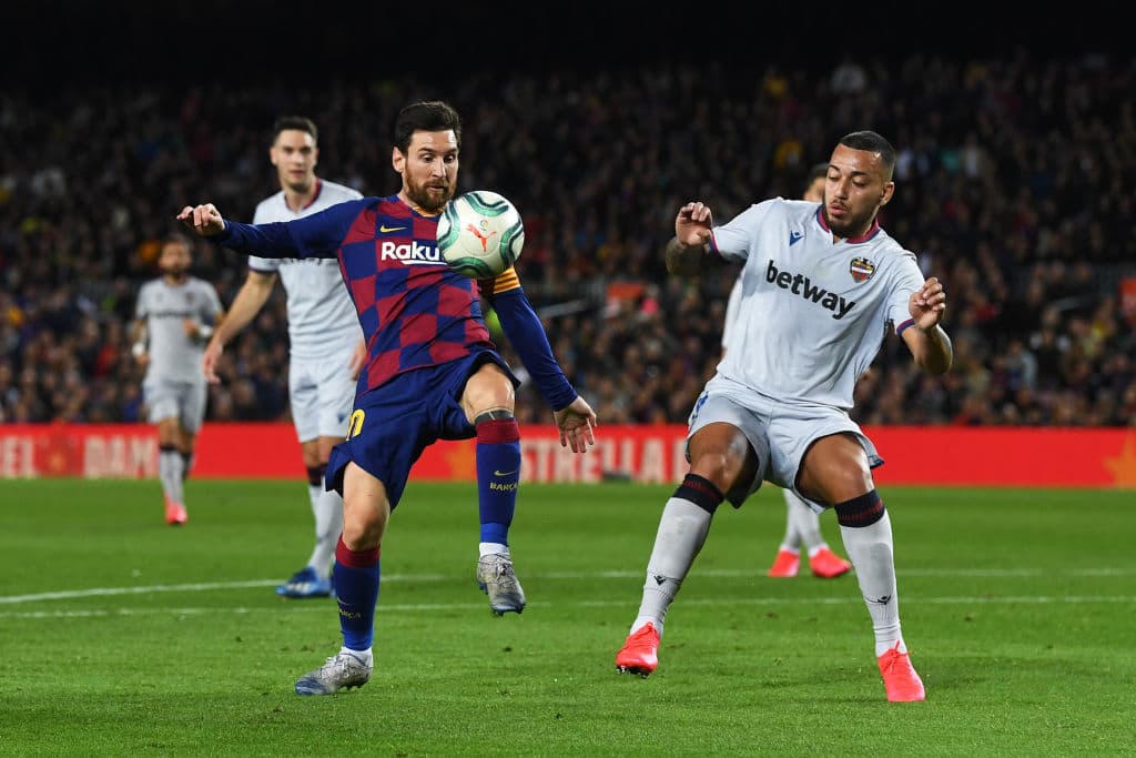 El Barcelona venció al Levante 2-1 con doblete de Ansu Fati, que consiguió un nuevo récord: el jugador más joven en marcar dos goles en los 91 años de La Liga. El Barça llegó a 46 puntos y sigue debajo del Real Madrid.