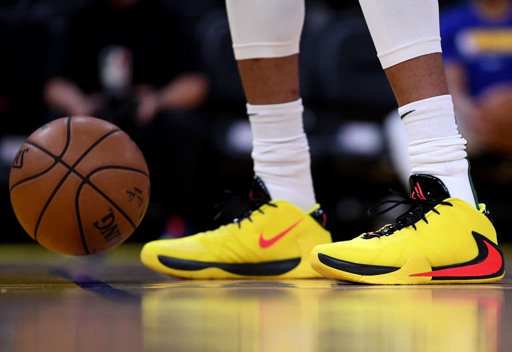 De colores, con dedicación o camuflados, los diseños de los mejores basquetbolistas del mundo.