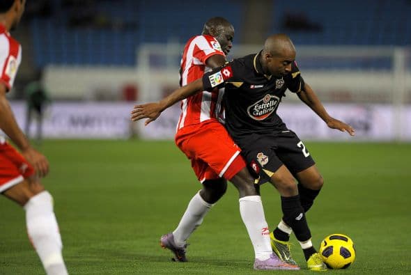 El 'Depor' intentó reaccionar, pero Almería defendía con todo.