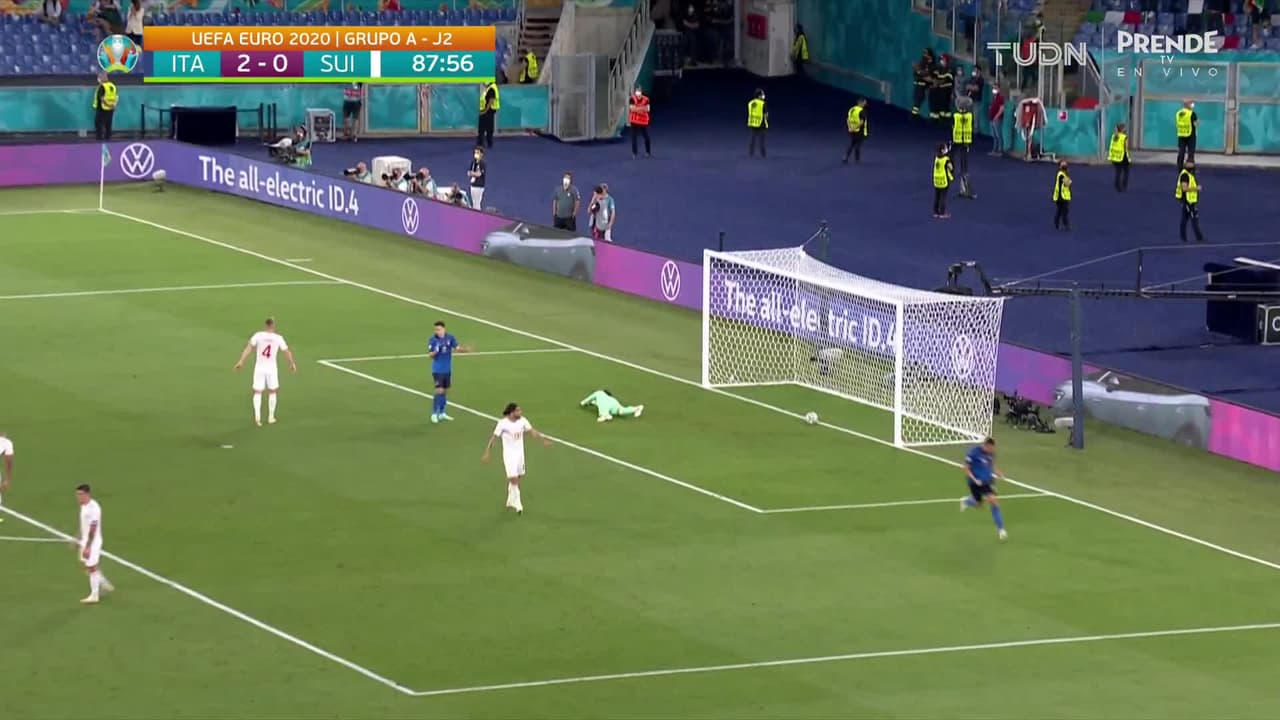 ¡GOL!  anota para Italia. Ciro Immobile