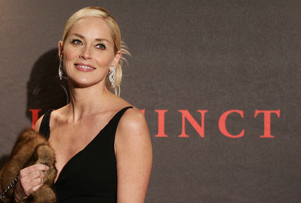 Stone ya había sido premiada anteriormente con el grado de Oficial de la Orden, sólo que ahora cuenta con un mayor rango.