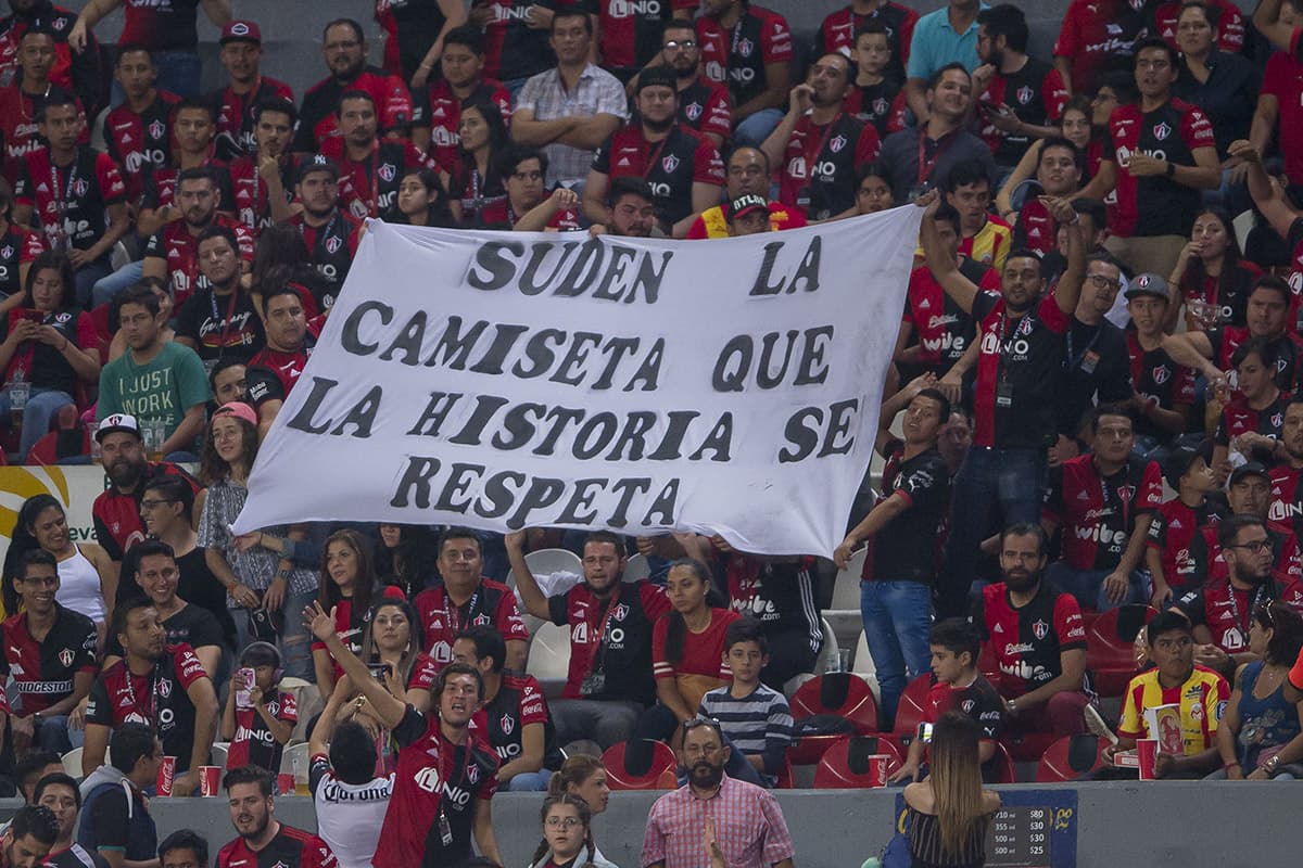 Los fanáticos de Atlas protestaron duramente contra el equipo encabezado por el presidente Gustavo Guzmán.
