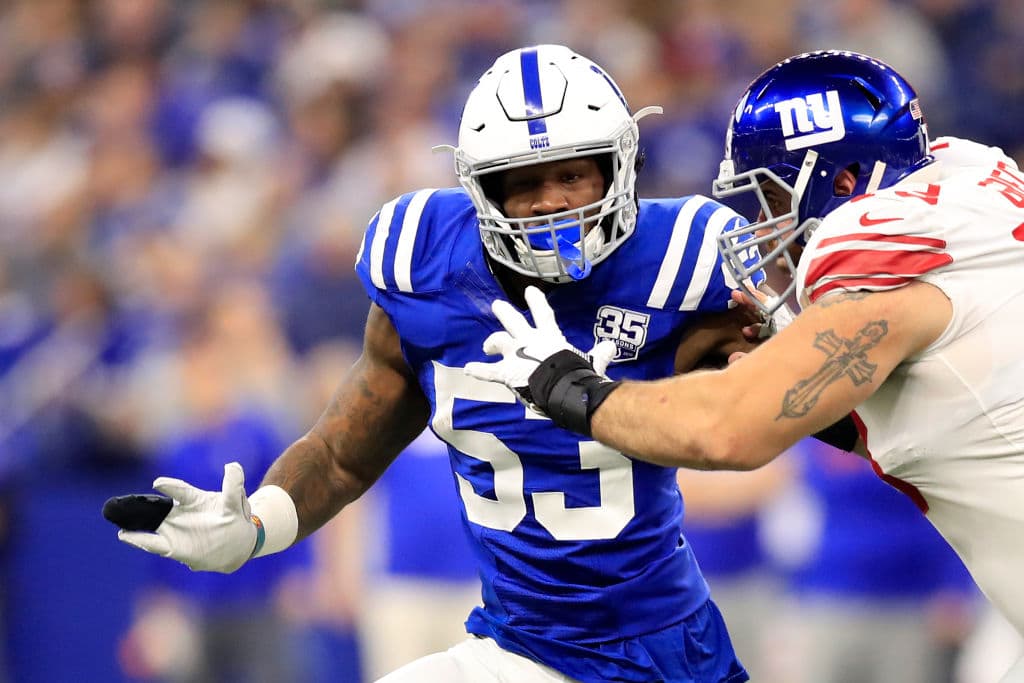 <b>Darius Leonard, LB Indianapolis</b>. Líder de la NFL en tacleadas combinadas (163) y en solitario (111) de la NFL. El gran referente en la defensiva de los Colts quien además sumó siete capturas.