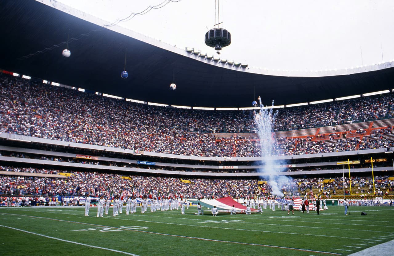 La NFL organizó por primera vez un partido de pretemporada en México en agosto de 1994 cuando se enfrentaron Dallas Cowboys y Houston Oilers.