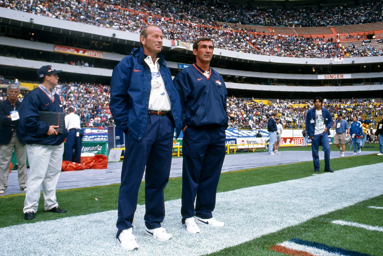 Pat Bowlen, dueño de los Broncos y el entonces coach, Mike Shanahan en 1997. Esa temporada levantarían el Trofeo Vince Lombardi.