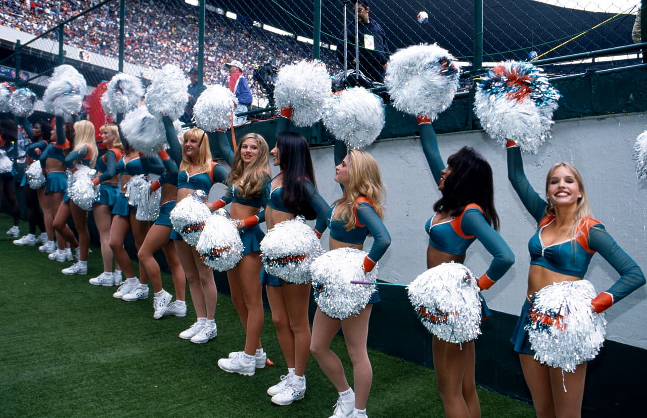 No podían faltar las cheerleaders de los Miami Dolphisn en el partido de 1997 contra Denver Broncos.
