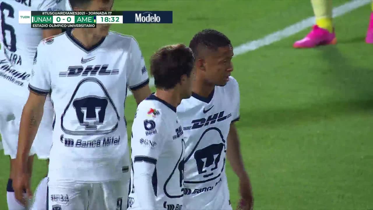 ¡TIRO ATAJADO! disparo por Leonardo Suárez.