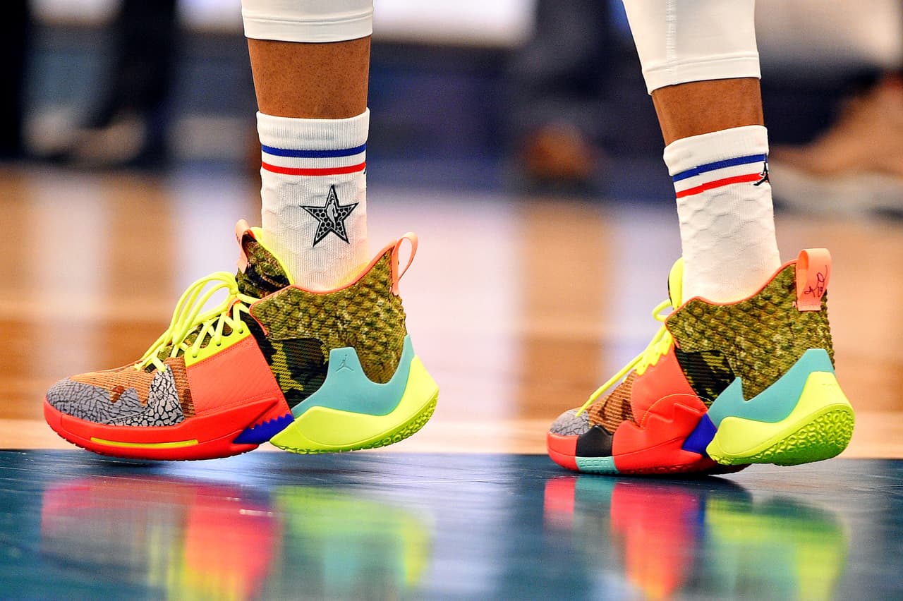 Russell Westbrook del Oklahoma City Thunder usó estos extravagantes y coloridos Jordan.