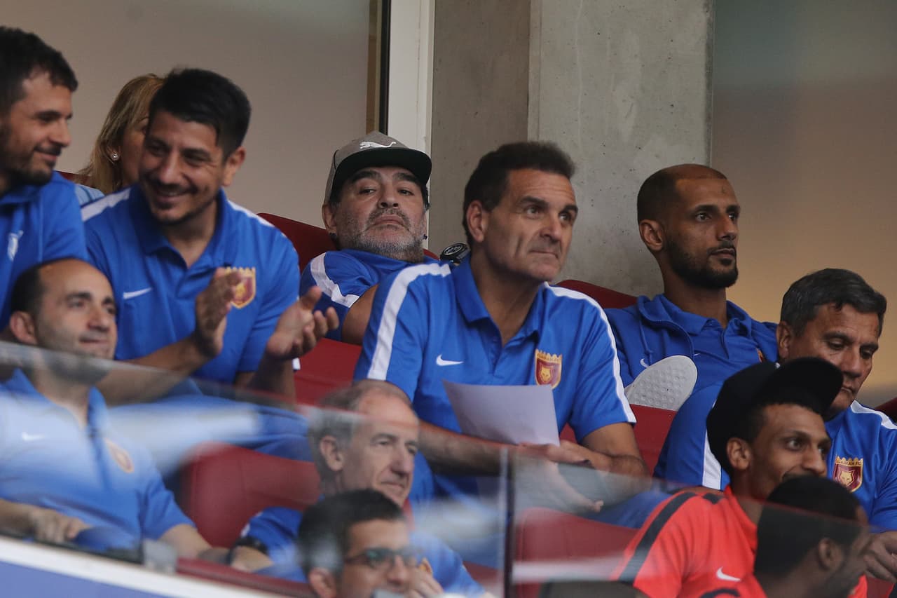 El ídolo argentino en principio se mostró muy tranquilo para ver el enfrentamiento entre el local PSV y AZ Alkmaar.