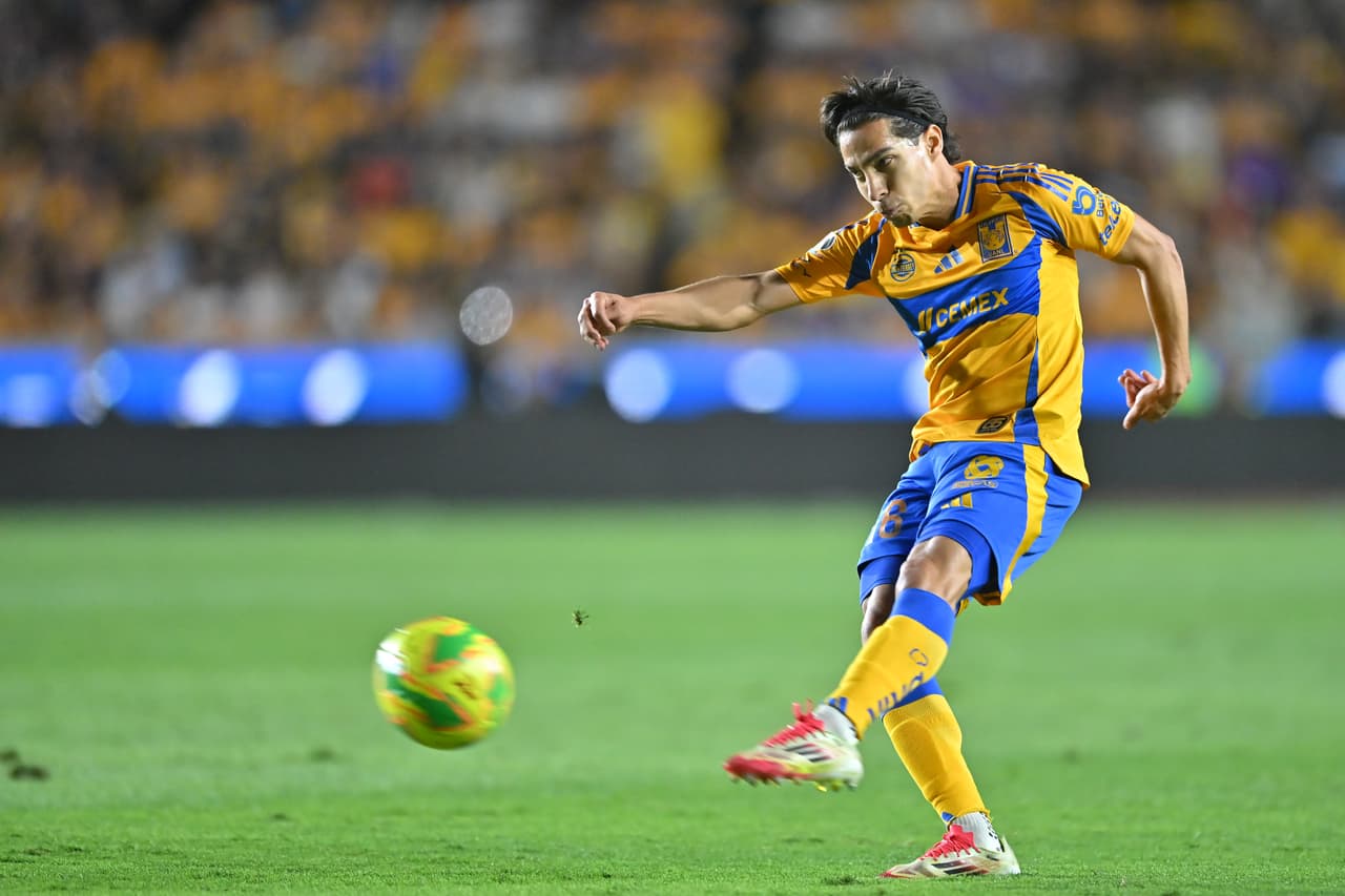 6 - Diego Lainez, 25 años, extremo derecho mexicano. Valor: 5,284,485 USD.