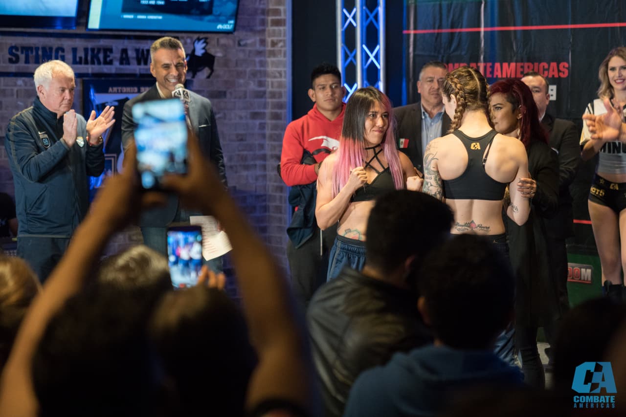 Las luchadoras Melissa Martínez e Ivanna Martinenghi pasaron la báscula en el Gimnasio de Nuevo León en donde se enfrentarán este viernes en el Combate Americas II de este 2018. Además, también pelearán Irene Cabello y Lezly Hinojosa Compean.