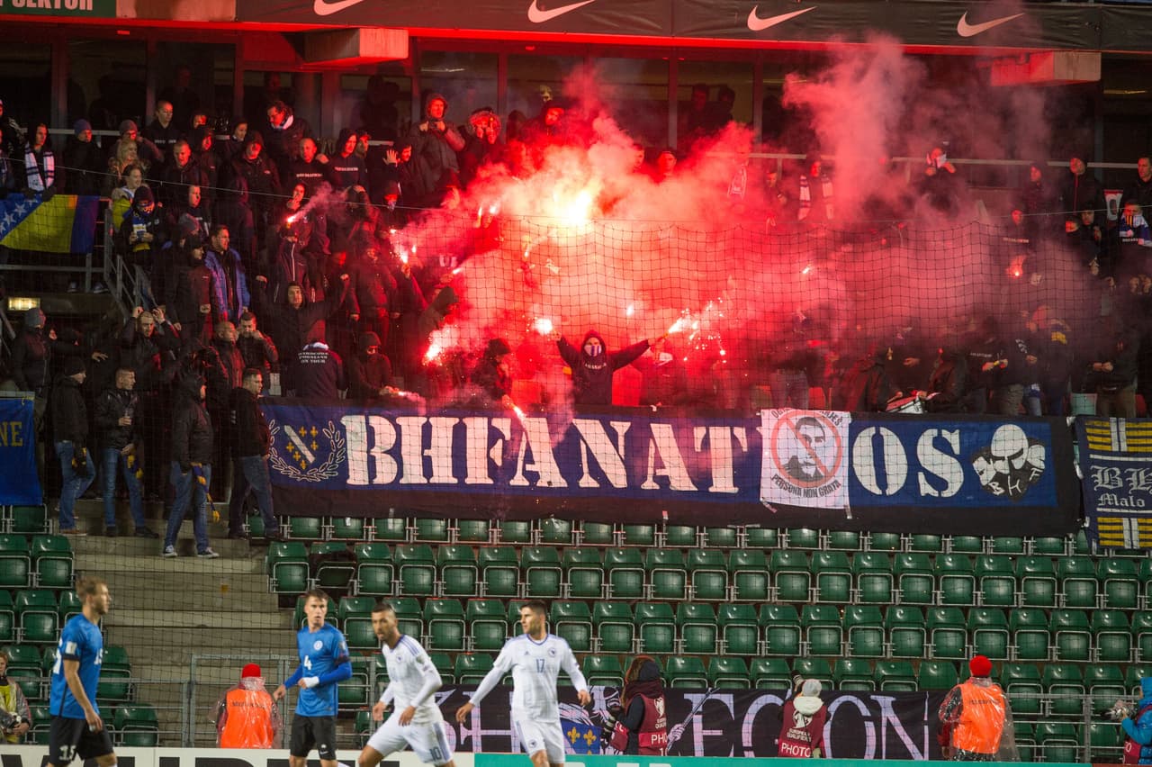 Bosnia y Herzegovina: ante Bélgica y Estonia la afición bosnia no tuvo buen comportamiento, llevando fuegos artificiales. La sanción, en total, fue de 47,500 francos suizos.