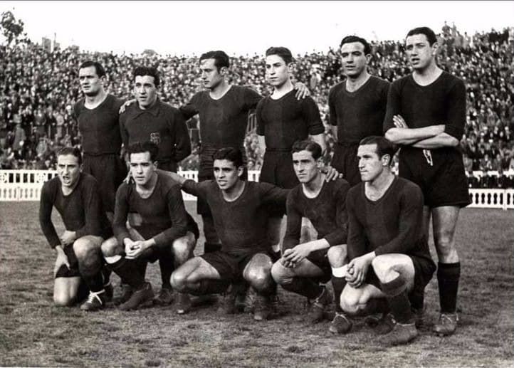 El Barcelona del campeonato 1935-36. Ventolrà, Iborra, Raich, Munloch, Fernández, Balmanya; Escola, Argemí, Zabalo y Bardina. Varios de ellos viajaron a la gira por América un año más tarde.