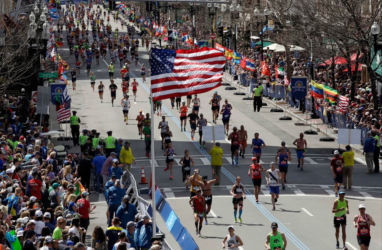 El Maratón de Boston se celebra el tercer lunes de abril cuando en el estado de Massachusetts es celebrado el Patriot Day.