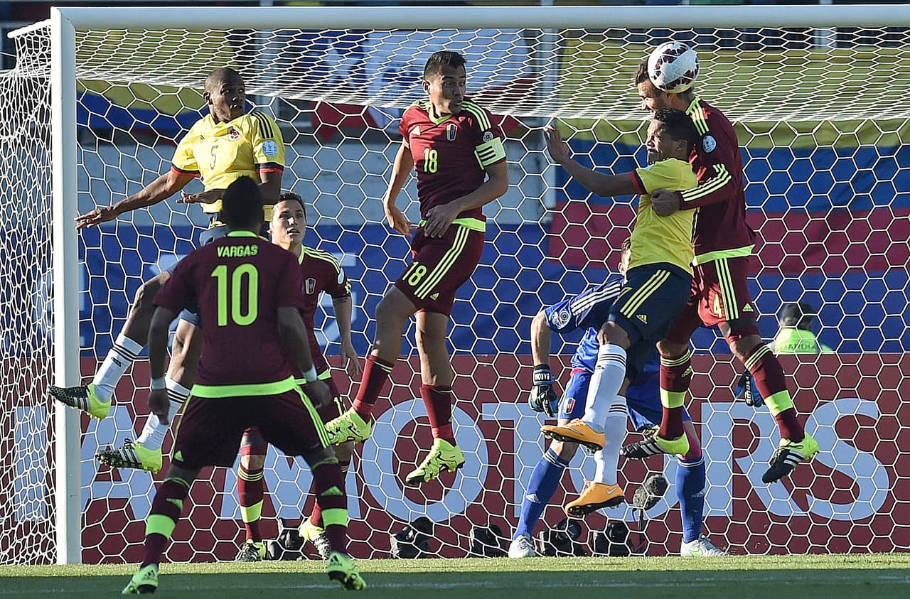 Por su parte la ‘Vinotinto’ hizo su presentación en Chile 2015 con una nueva generación de jugadores que buscan revertir la historia del futbol venezolano.