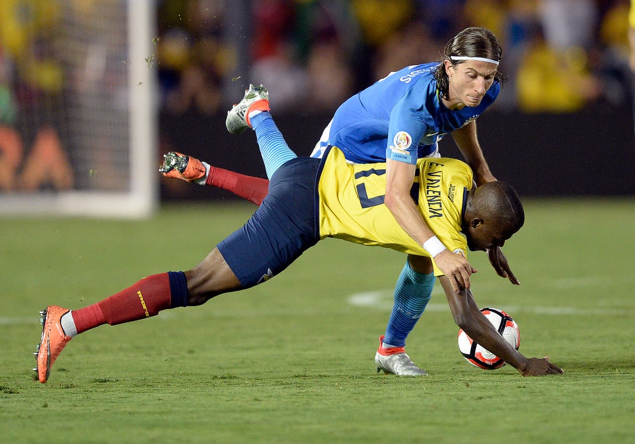 3. Filipe Luis - Brasil