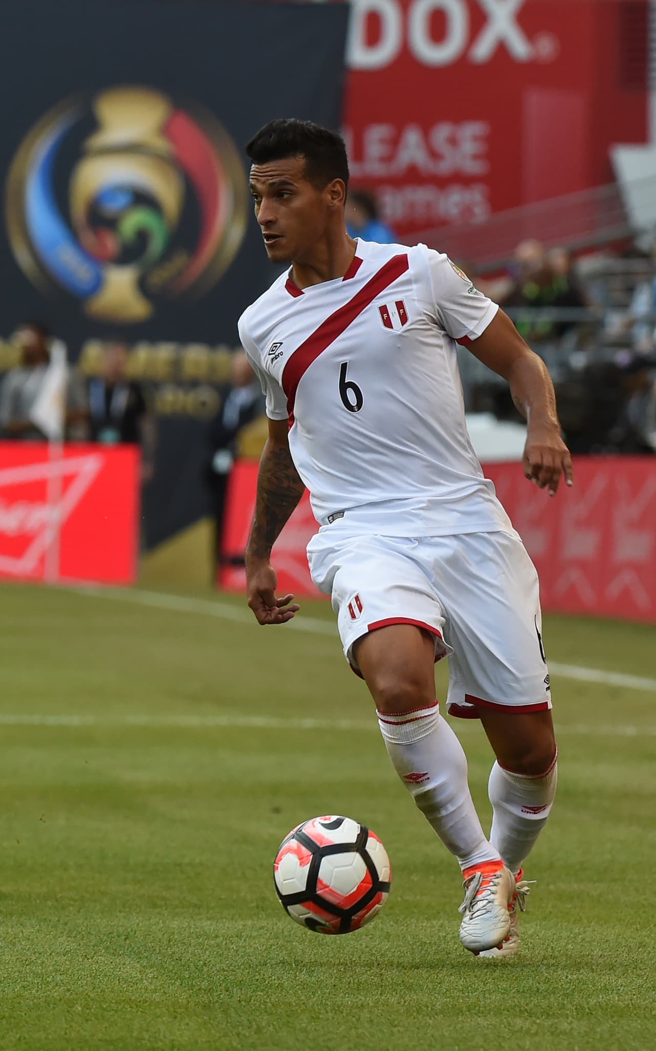 4. Miguel Trauco - Perú
