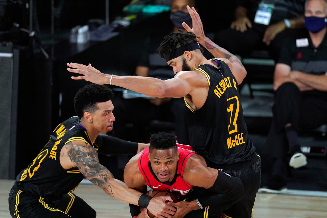 LeBron y los Lakers logran empatar la serie con un marcador de 109-117 a favor.