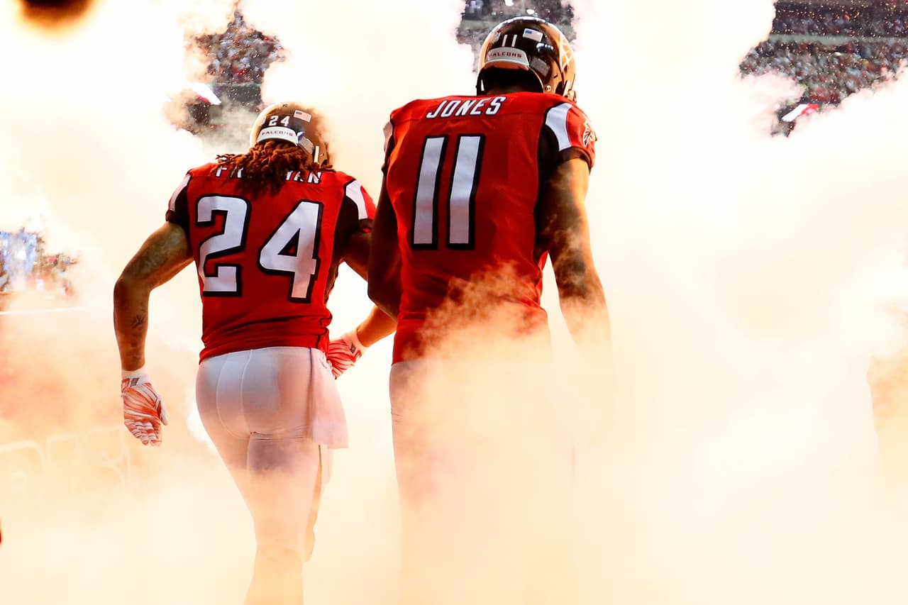 Antes de dar vuelta a la página hacia la campaña 2017, vale la pena tomarse un momento para ver exactamente donde encajan los
<a href="http://www.nfl.com/teams/atlantafalcons/profile?team=ATL">2016 Falcons</a> dentro de la jerarquía de las mejores ofensivas de todos los tiempos. ¿Acaso superaran a los imbatibles Patriots del 2007?