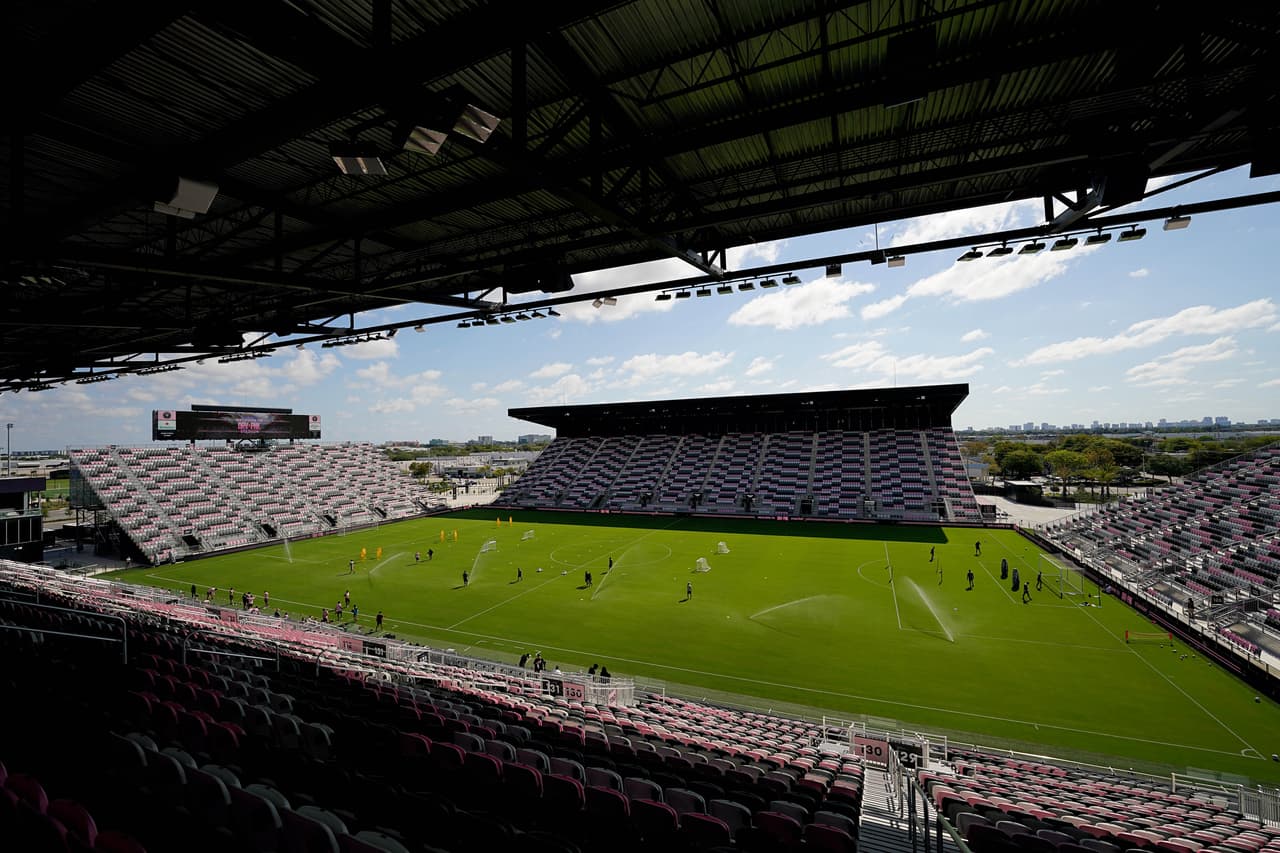 El estadio está ubicado en la ciudad de Fort Lauderdale, Florida.