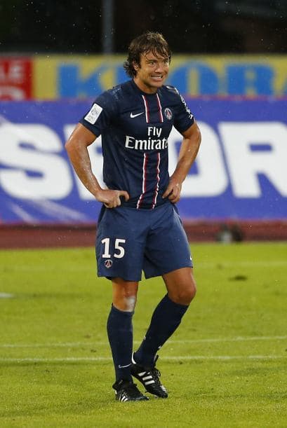 Diego Lugano: Un defensa de garantías con sed de revancha. El uruguayo llegó para el torneo 2011-12 con baja forma y las lesiones sólo le dejaron disputar un total de 12 partidos.