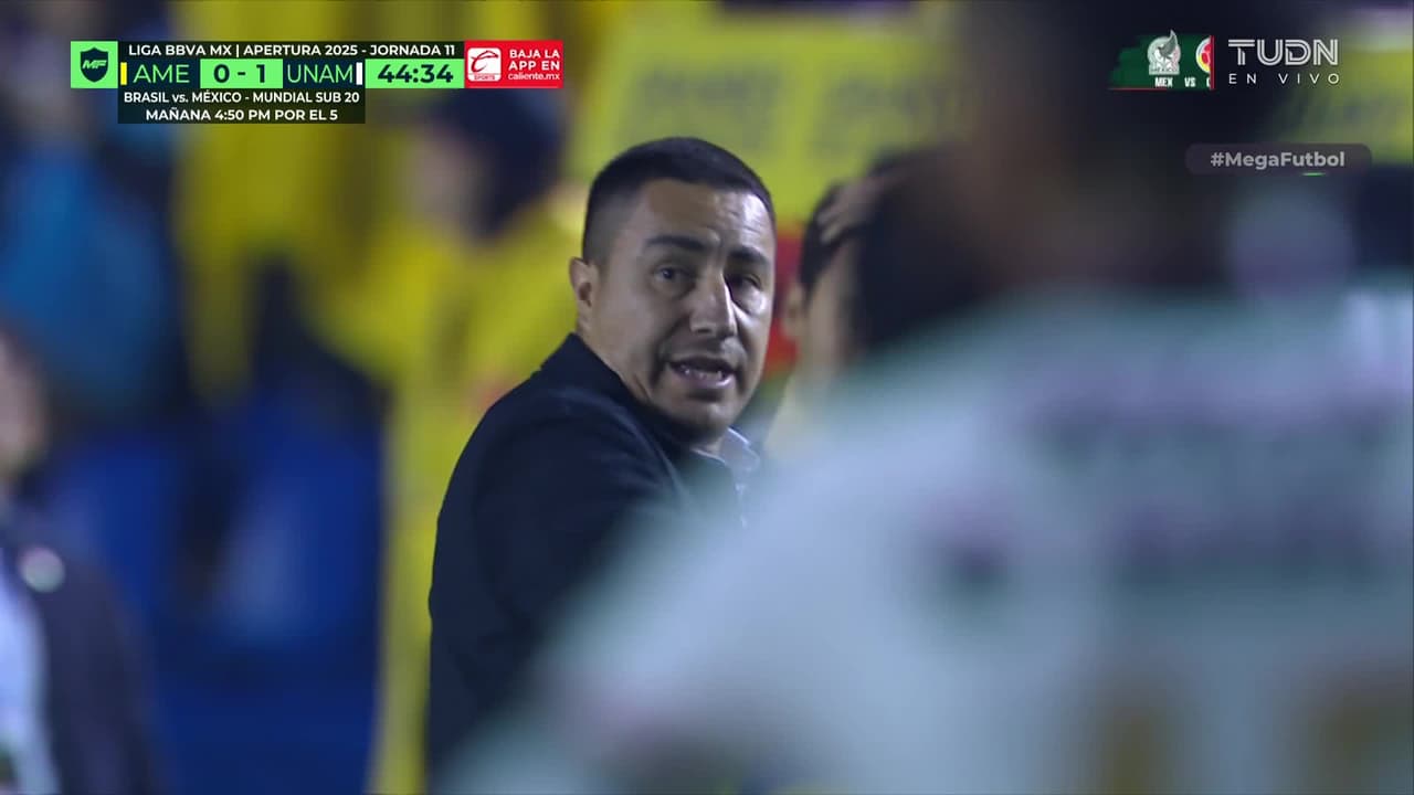 ¡Efraín Juárez se va expulsado por reclamarle al árbitro!