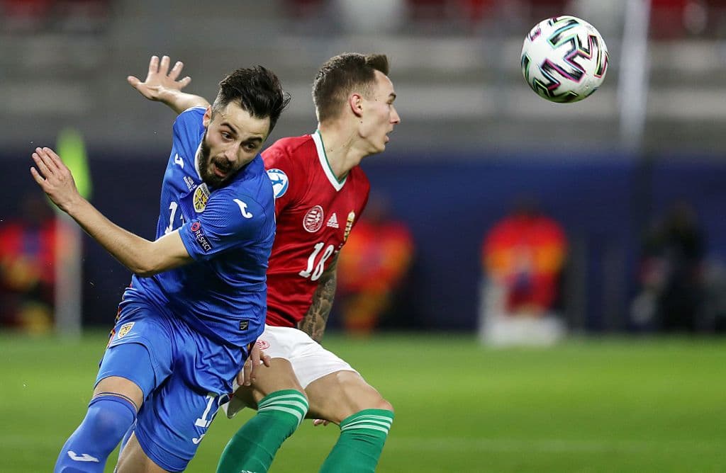 En el Grupo A, Rumania llegó a cuatro unidades tras vencer a domicilio a su similar de Hungría 1-2, quienes aún no suman en la justa.