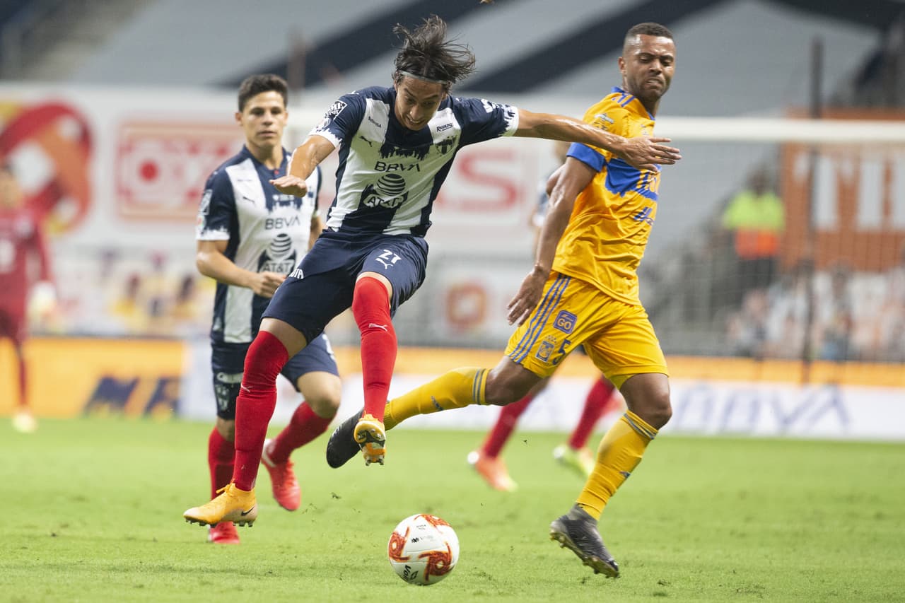Comenzando la parte complementaria, Rayados se volcó a buscar el empate.