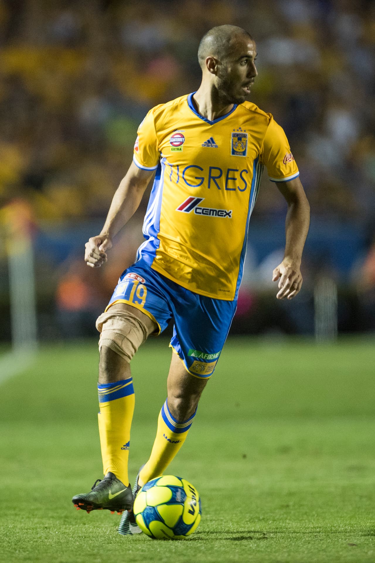 Guido Pizarro sigue siendo el hombre de donde parte el juego de Tigres. El medio campo felino siempre pasa por él y ante América no fue la excepción. Supo imponerse en un juego duro, pero al mismo tiempo de gran valor técnico y táctico.