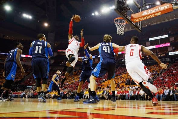 Luego de ganar tres juegos seguidos y perder uno en Dallas, y en medio de controversias por tensiones entre los dos equipos que llegaron hasta Twitter, el equipo de Houston avanza a la siguiente fase de playoffs en la Conferencia del Oeste.