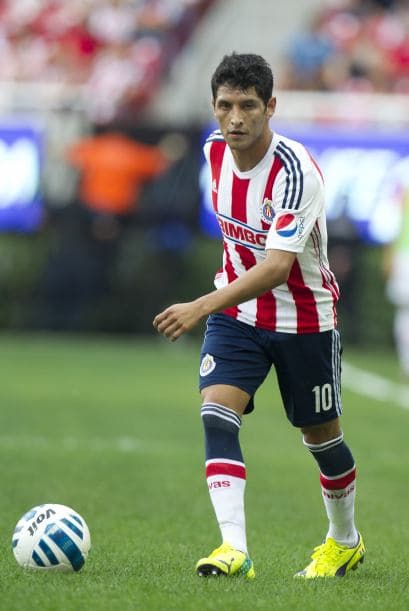 En el fútbol mexicano hay dos casos muy claros, el primero de ellos es el del volante Ángel Reyna quien de ser considerado un refuerzo de lujo, en Chivas están dispuestos a dejarlo ir incluso pagando parte de su sueldo.