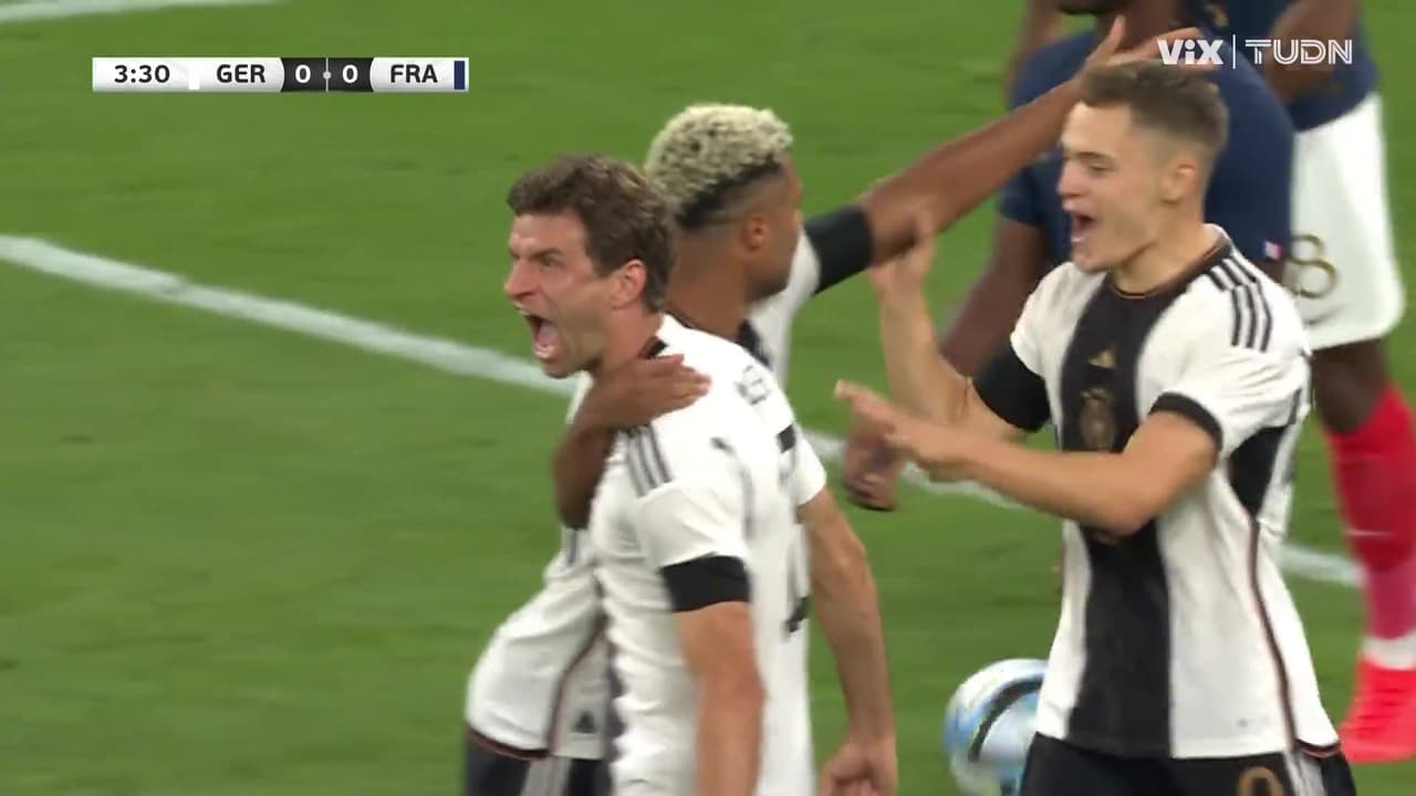 ¡Gol de vestidor! Müller aparece solo para abrir el marcador