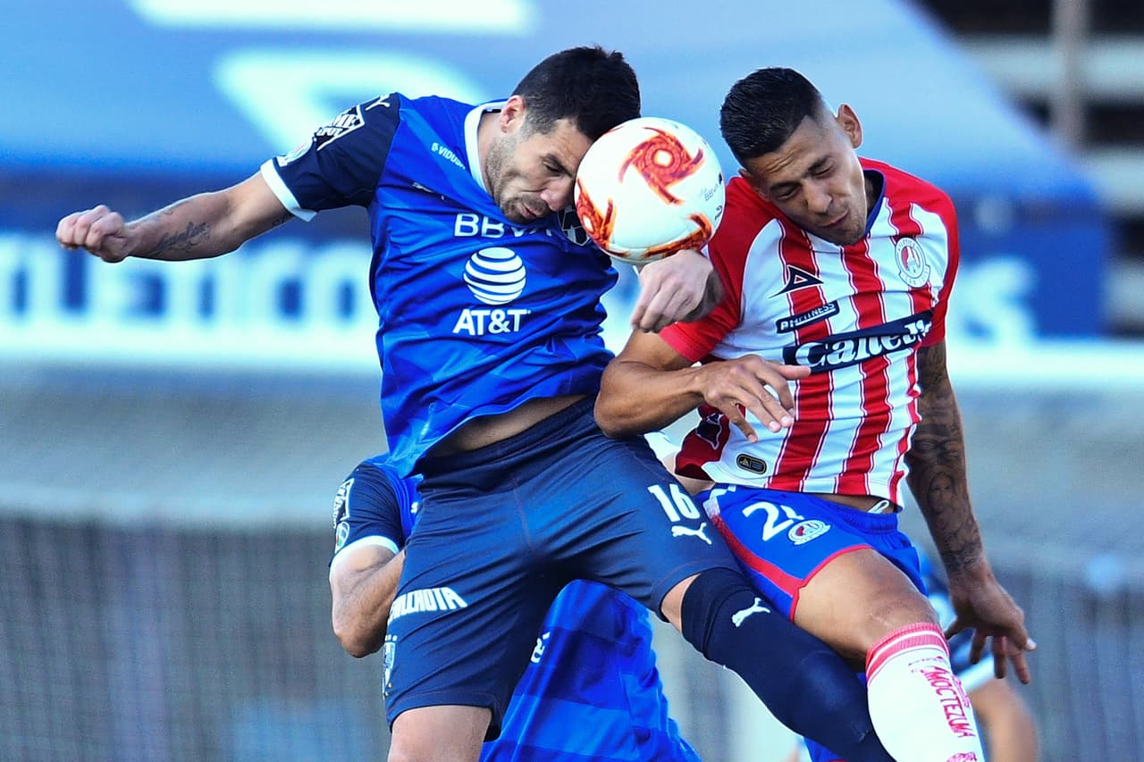 Con goles de Aké Loba y Maximiliano Meza, los Rayados se imponen 1-2 en su visita al Atlético San Luis.