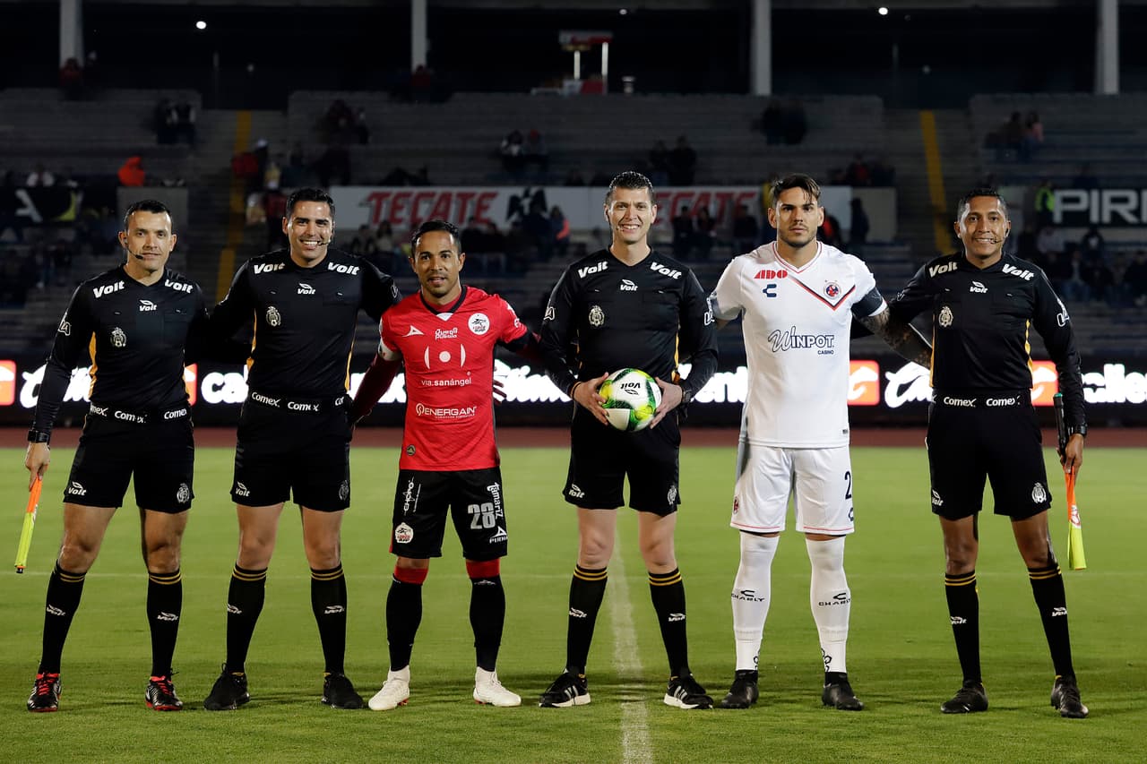 Lobos BUAP recibió en el Estadio Universitario a los Tiburones Rojos del Veracruz por la Jornada 4 de la Copa MX en duelo de equipos que sostienen otro frente: eludir el descenso.
