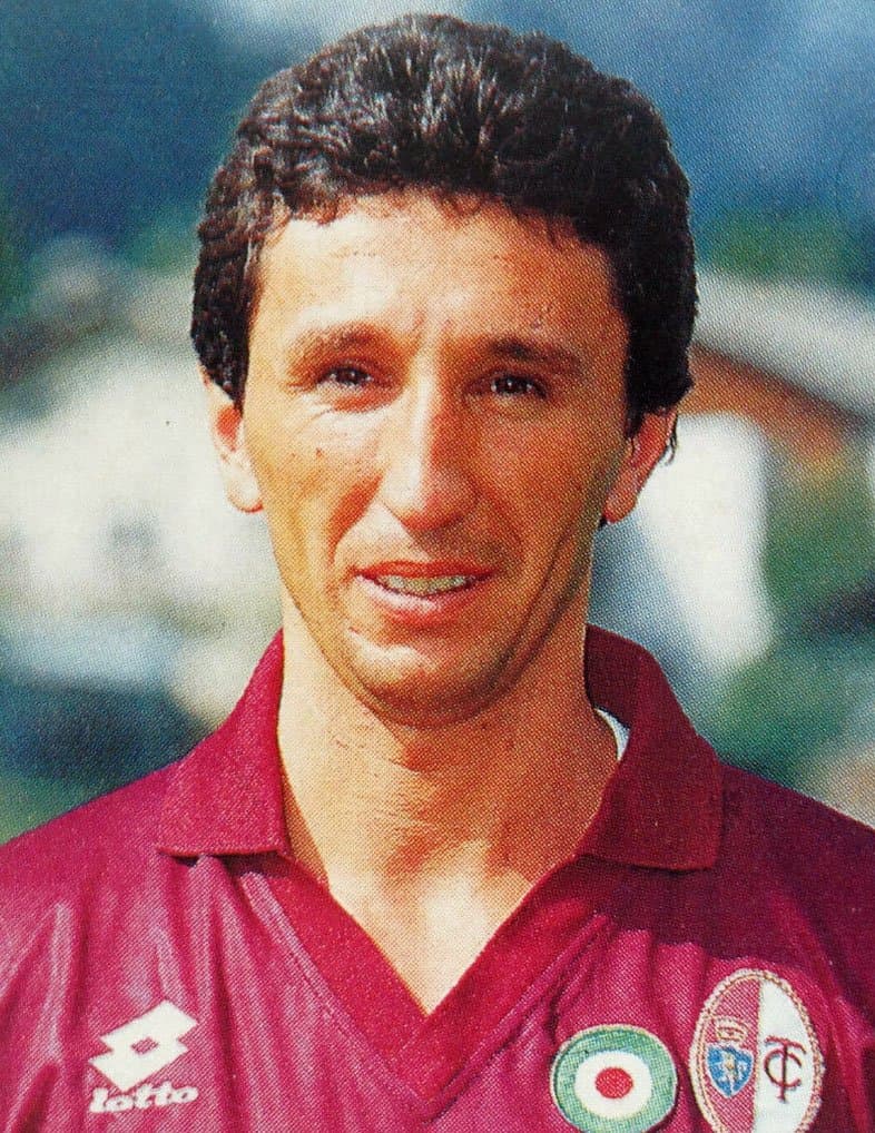 Luca Fusi debutó en 1988 con el conjunto napolitano y el número que usó fue el 11 en su primer año.
