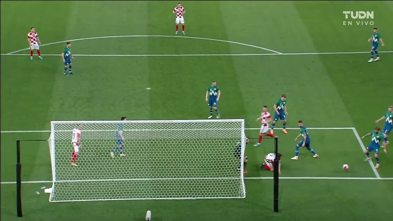 ¡TIRO ATAJADO! disparo por Ante Budimir.