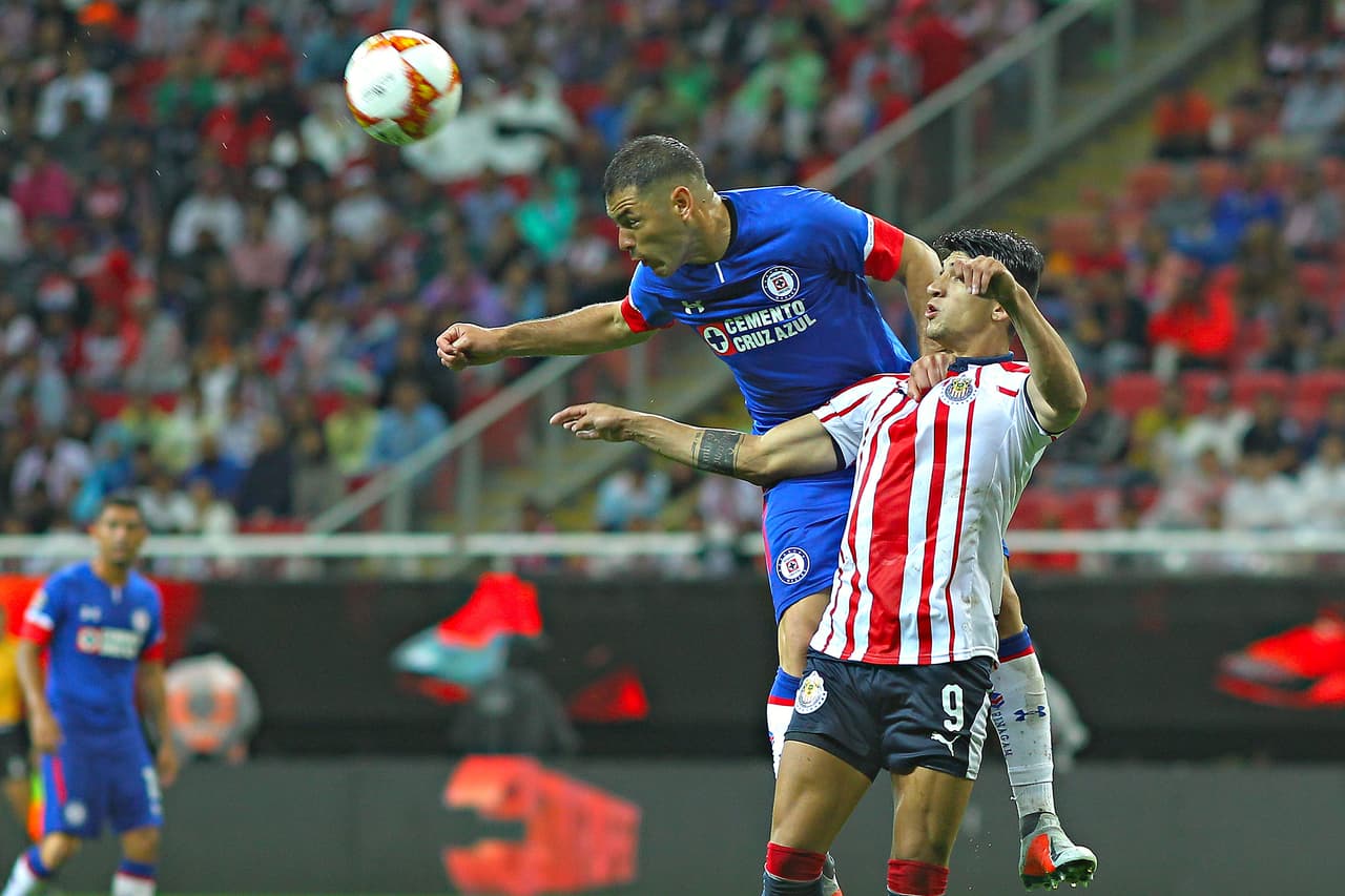 Defensa: Pablo Aguilar (Cruz Azul)