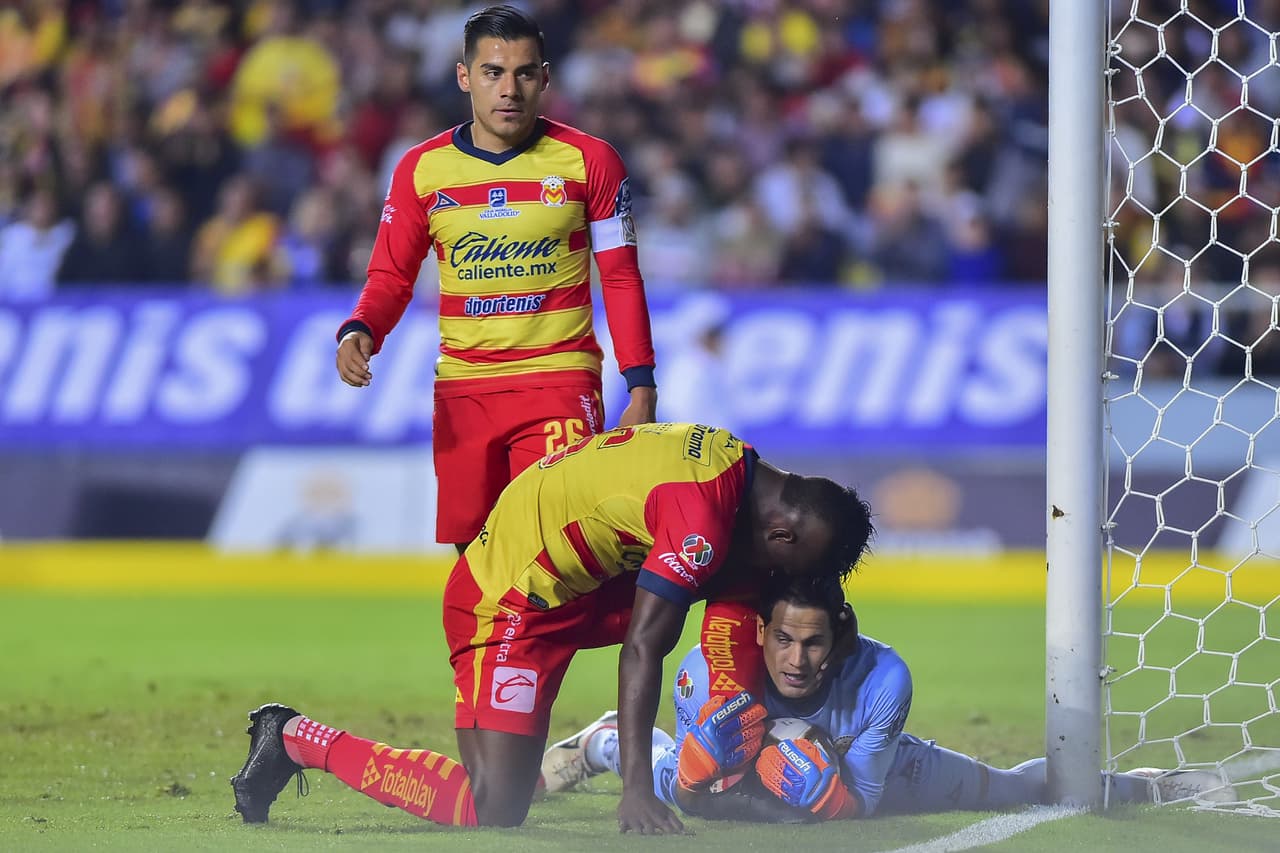 Sosa se queda con un remate peligroso que buscaba empatar el partido.