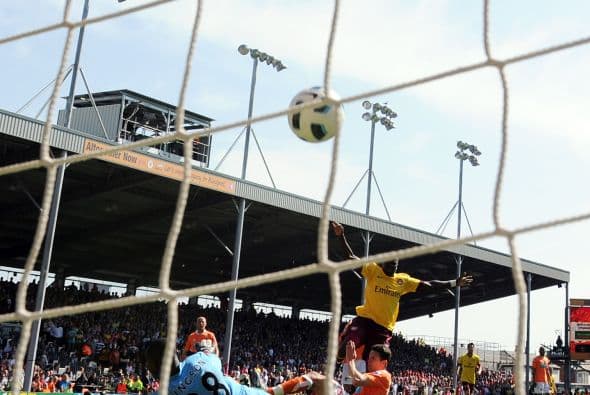 El jugador de Costa de Marfil lució como el líder de la zaga del Arsenal.